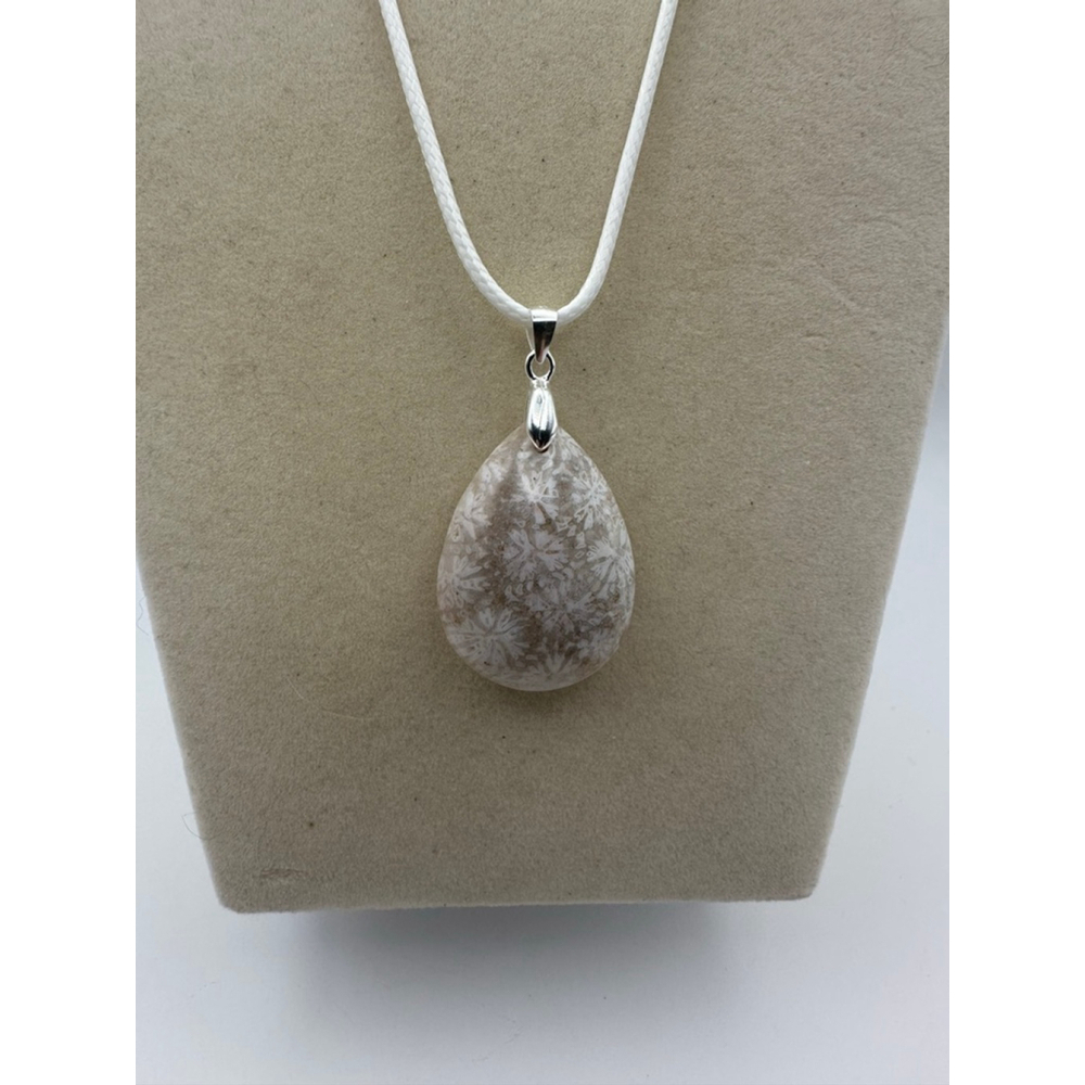 White Coral Agate Teardrop Pendant Necklace - Picture 3 of 10
